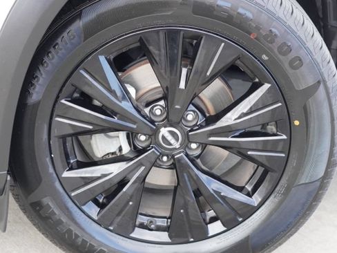 Used 2023 Nissan Rogue SV w/ SV Premium B Package FWD image 12