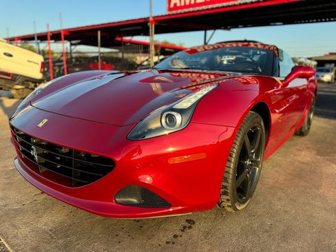 Used 2015 Ferrari California T image 8
