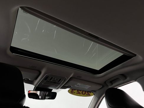 Used 2023 Toyota Highlander XLE image 23