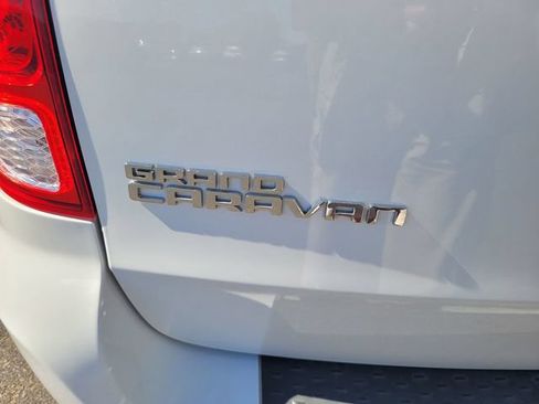 Used 2019 Dodge Grand Caravan SE w/ UConnect Hands-Free Group FWD image 10