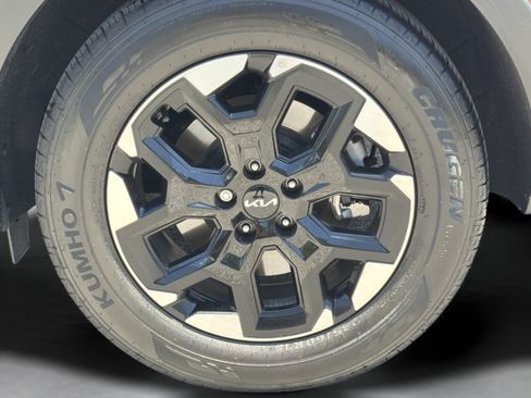 Certified 2025 Kia Sorento S FWD image 32