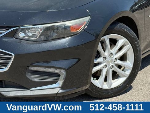 Used 2017 Chevrolet Malibu LT w/ Leather Package FWD image 5