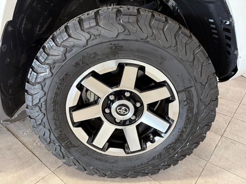 Used 2019 Toyota 4Runner SR5 Premium image 10