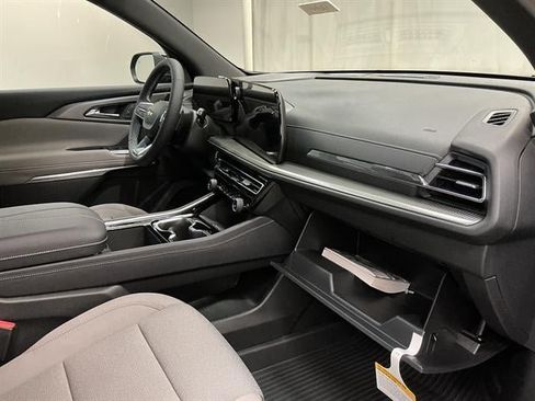 New 2026 Chevrolet Traverse LT w/ LPO, Floor Liner Package FWD image 33