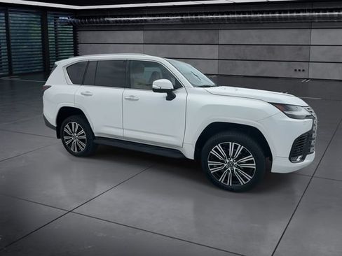 Used 2023 Lexus LX 600 4WD w/ Accessory Package (Z1) image 2