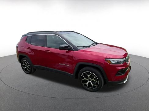 Used 2025 Jeep Compass Limited AWD/4WD image 2