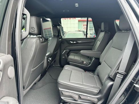 Used 2024 GMC Yukon Denali w/ Advanced Technology Package AWD/4WD image 10