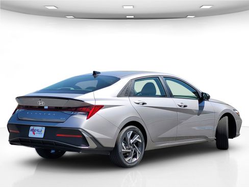 New 2025 Hyundai Elantra SEL image 8