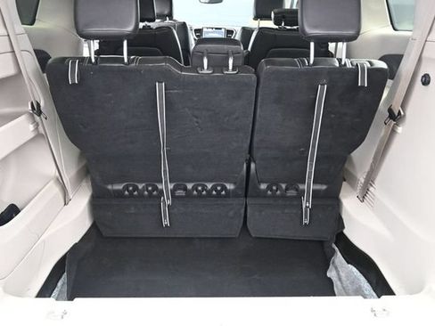 Used 2024 Chrysler Pacifica Touring-L FWD image 32