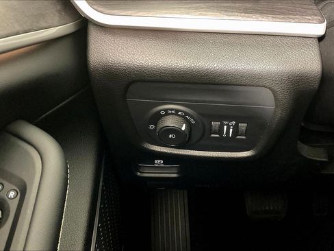 Used 2023 Jeep Grand Cherokee L Limited AWD/4WD image 15