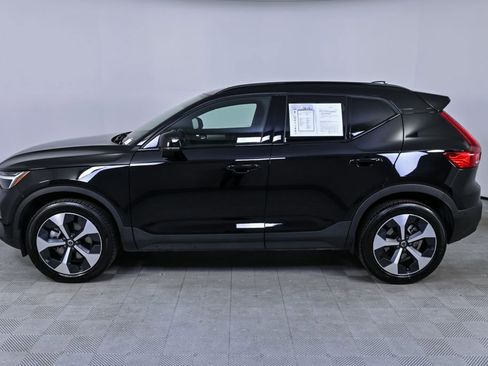 Certified 2025 Volvo XC40 B5 Plus image 2