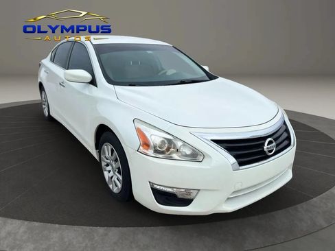 Used 2015 Nissan Altima 2.5 S w/ Power Driver Seat Package FWD image 2