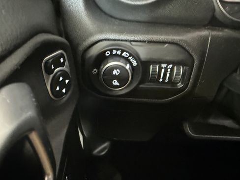 Used 2021 Jeep Gladiator Overland AWD/4WD image 17