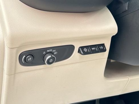 Used 2023 Buick Envision Avenir AWD/4WD image 38
