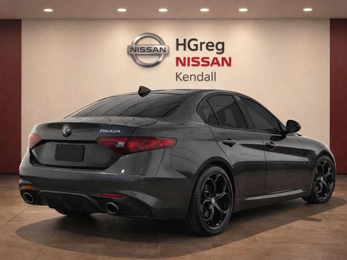Used 2023 Alfa Romeo Giulia Sprint RWD image 2