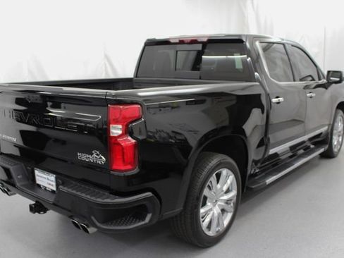 Used 2025 Chevrolet Silverado 1500 High Country w/ High Country Premium Package AWD/4WD image 13