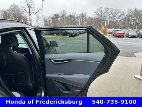 Used 2023 Kia Niro SX Touring image 18