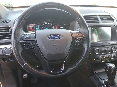 Used 2018 Ford Explorer XLT w/ Equipment Group 202A image 15
