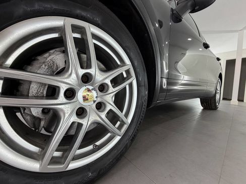 Used 2014 Porsche Cayenne Platinum Edition image 34
