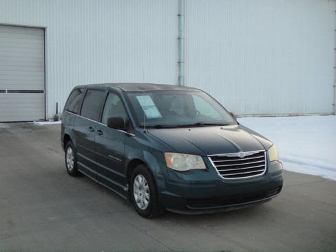 Used 2009 Chrysler Town & Country LX w/ PWR Convenience Group image 7