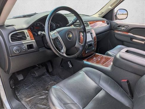 Used 2013 Chevrolet Suburban LTZ RWD image 9