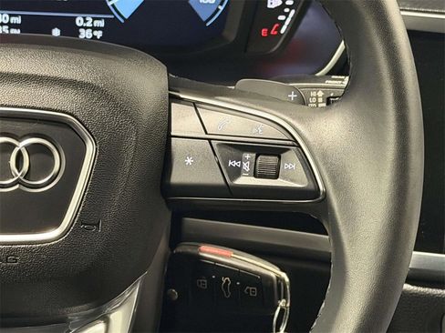 Used 2025 Audi Q3 2.0T Premium image 22