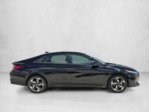 Used 2023 Hyundai Elantra SEL w/ Convenience Package FWD image 4