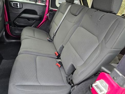 Used 2022 Jeep Wrangler Unlimited Sahara w/ Cold Weather Group image 10