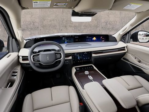 New 2027 Lincoln Navigator Premiere RWD image 9