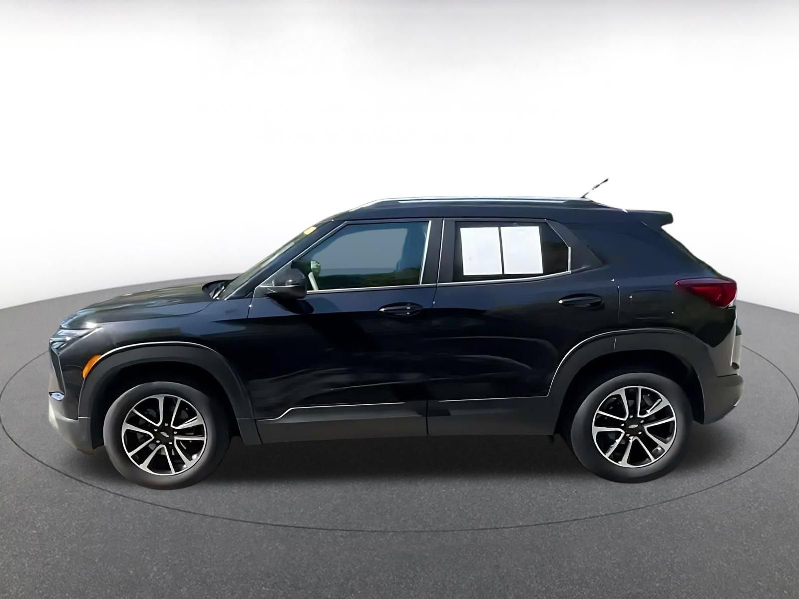 Used 2025 Chevrolet TrailBlazer LT FWD image 8