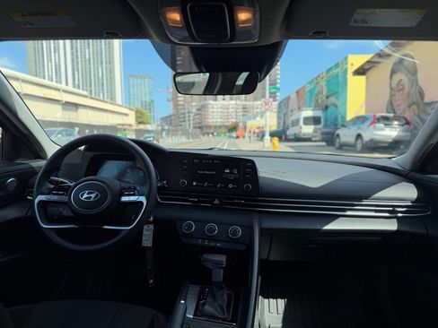 Used 2024 Hyundai Elantra SE FWD image 19