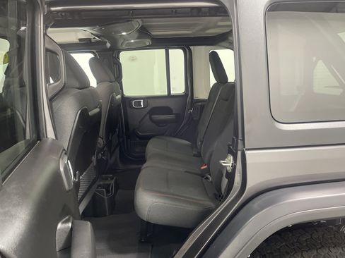 Used 2024 Jeep Wrangler Unlimited Rubicon AWD/4WD image 17