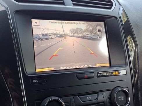 Used 2019 Ford Explorer XLT w/ Equipment Group 202A FWD image 11