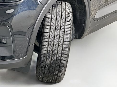 Used 2025 Volvo XC40 B5 Ultra w/ Protection Package image 25