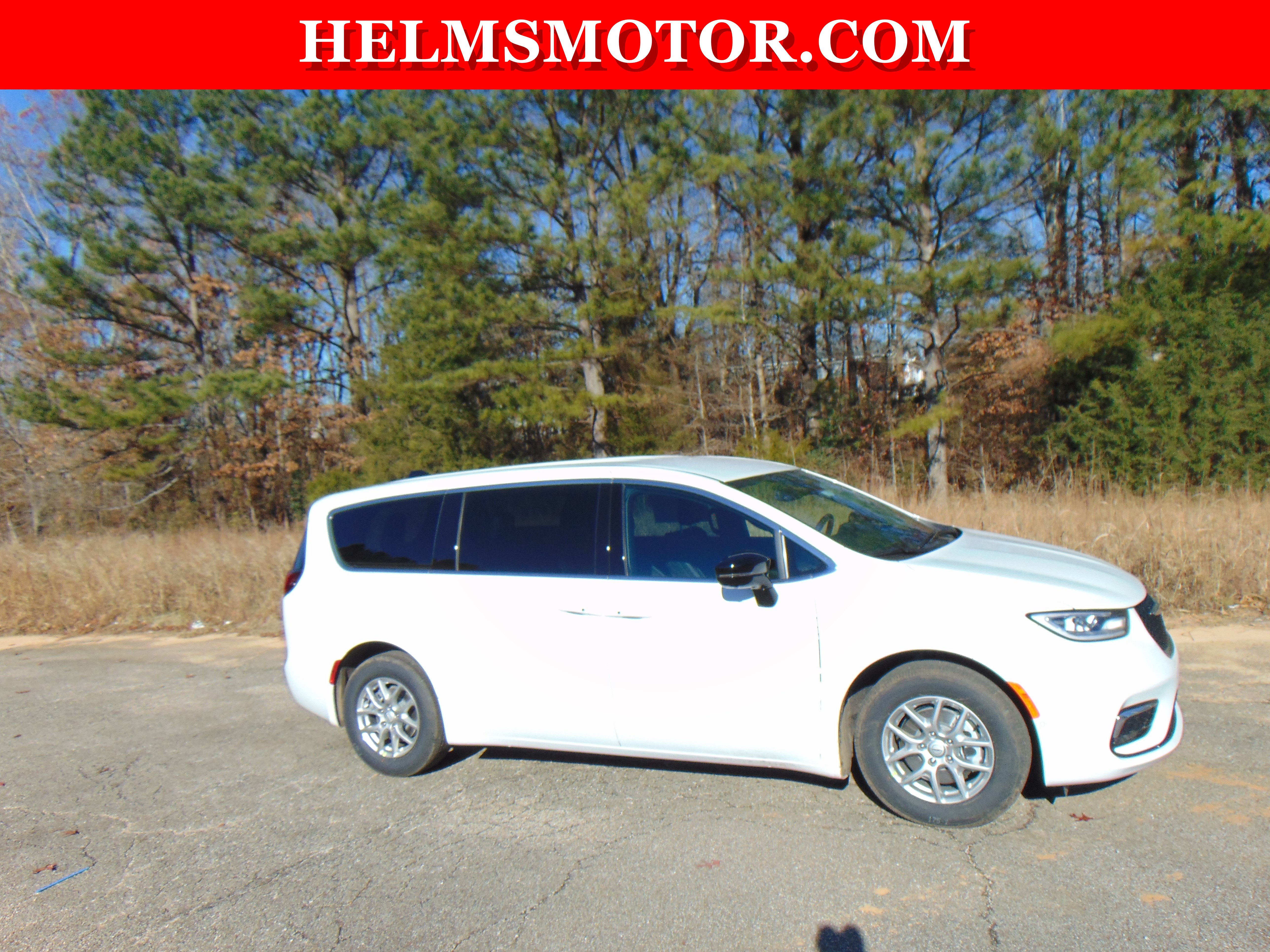New 2026 Chrysler Pacifica Select FWD image 16