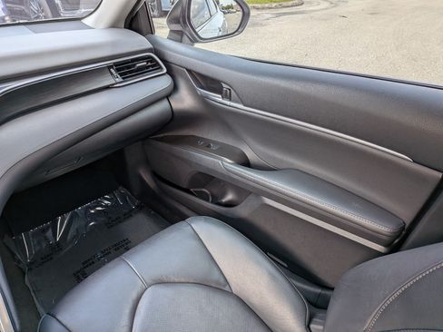 Used 2022 Toyota Camry XLE FWD image 14