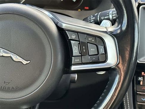 Used 2018 Jaguar F-PACE R-Sport image 9