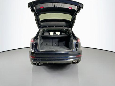 Certified 2022 Porsche Cayenne Turbo AWD/4WD image 36