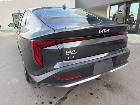 New 2025 Kia K4 LX image 9