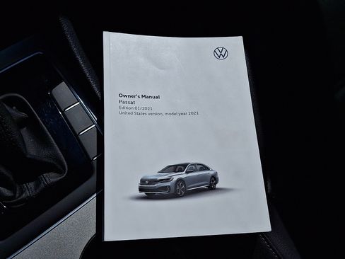 Used 2021 Volkswagen Passat 2.0T SE FWD image 26
