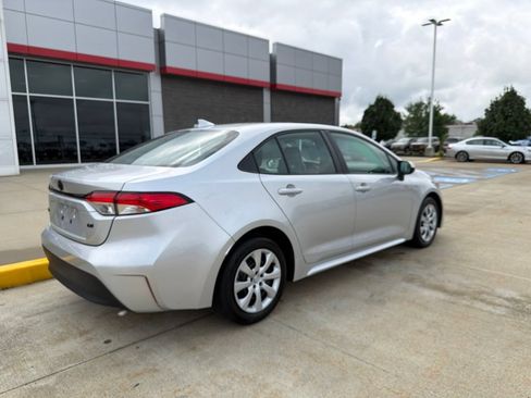 Used 2023 Toyota Corolla LE w/ Carpet Mat Package (TMS) FWD image 6