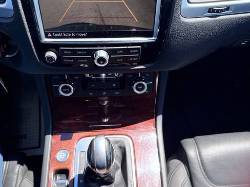 Used 2014 Volkswagen Touareg TDI AWD/4WD image 10
