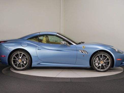 Used 2012 Ferrari California RWD image 10
