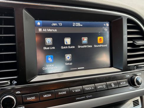 Used 2017 Hyundai Elantra Limited image 30