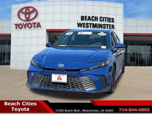 Used 2025 Toyota Camry SE FWD image 5