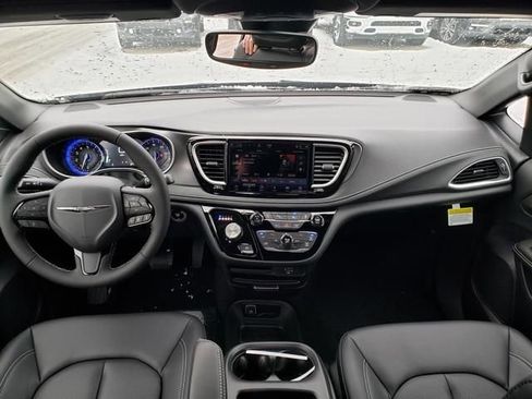 New 2026 Chrysler Pacifica Select w/ S Appearance Package FWD image 8