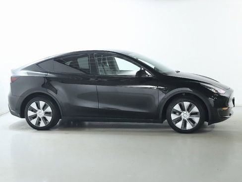 Used 2021 Tesla Model Y Long Range image 10
