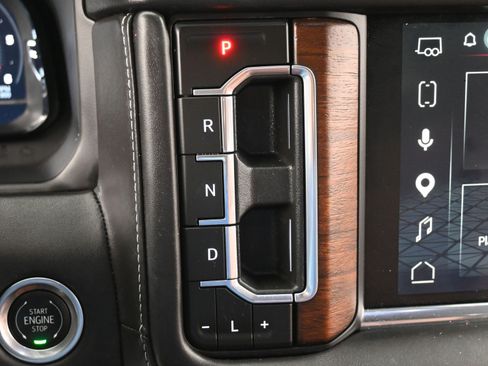 Used 2024 GMC Yukon Denali Ultimate AWD/4WD image 18