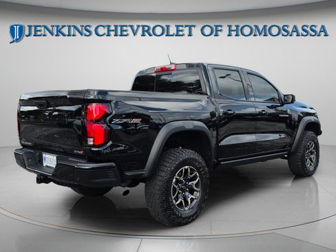 Used 2025 Chevrolet Colorado ZR2 w/ Technology Package AWD/4WD image 4