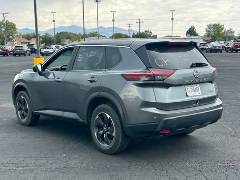 Used 2025 Nissan Rogue SV AWD/4WD image 6